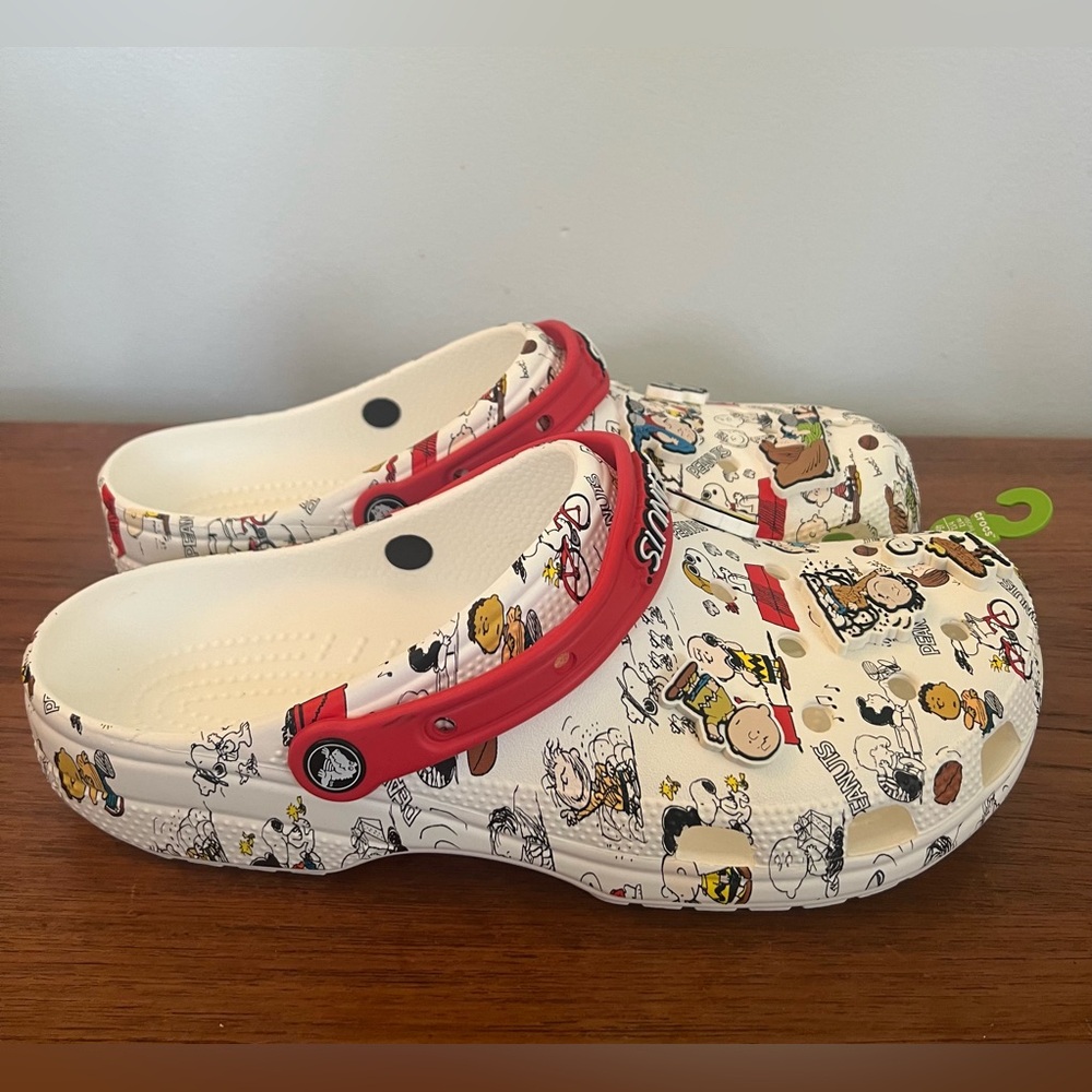 Crocs X Peanuts Snoopy Charlie Brown Classic Clog 208629-94S Men’s Size 12 NEW